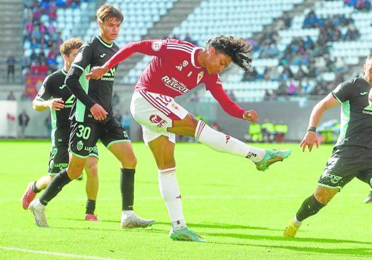 Carlos Rojas durante un partido con el Real Murcia