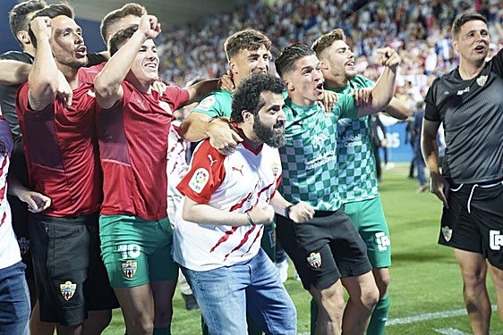 Turki celebra el ascenso en Leganés.