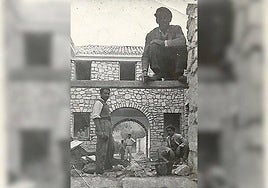 Construcción de la casa cuartel actual en la década de los 50.