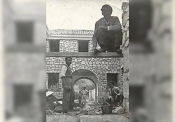 Construcción de la casa cuartel actual en la década de los 50.