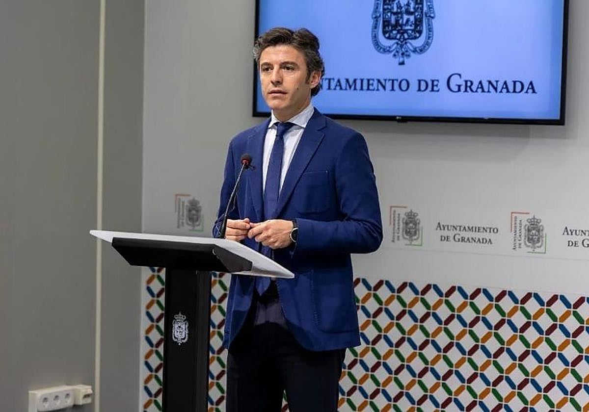 El portavoz del equipo de gobierno del Ayuntamiento de Granada, Jorge Saavedra, durante una comparecencia anterior.