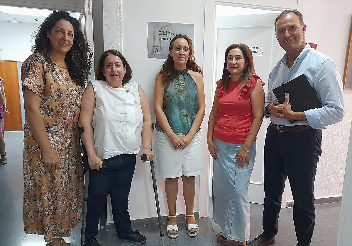 Visita de la delegada a uno de los programas de Andalucía Orienta