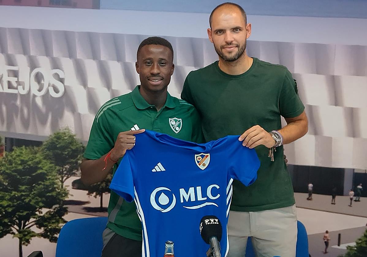 Samu Gomis y Cristian Sanz durante la presentación del defensa senegalés