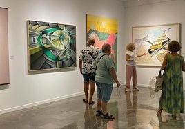 La directora del Museo Zabaleta Rosa Valiente explica las características de la exposición