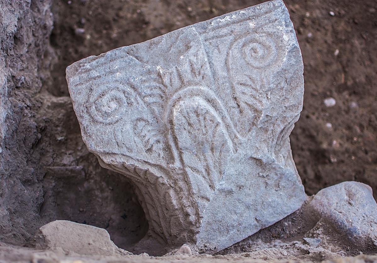 Capitel corintio del estilo romano del siglo III d. C