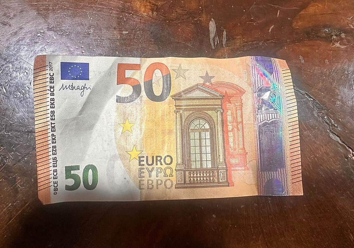 Uno de los billetes de 50 euros falsos utilizados en Íllora.