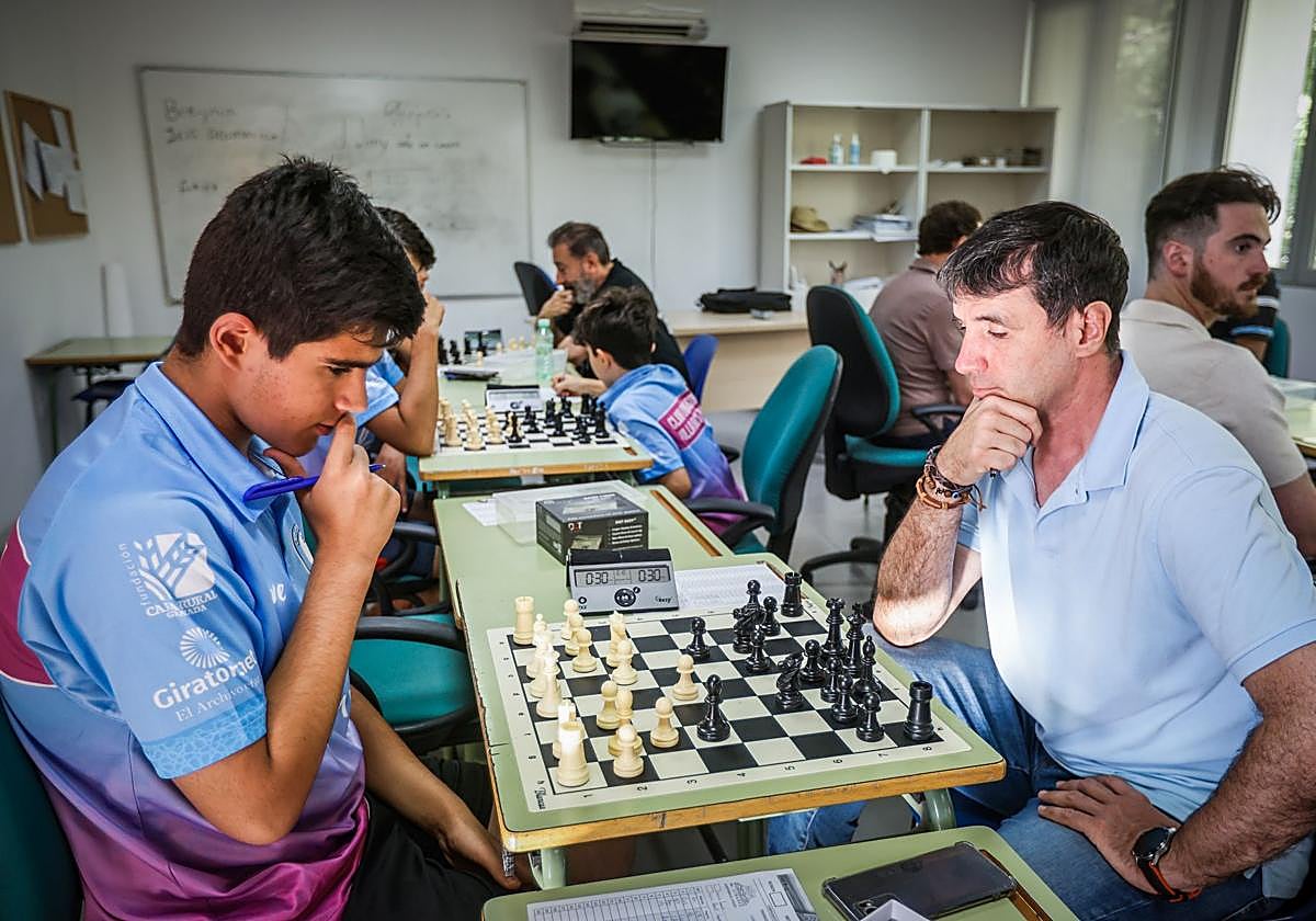 Dos jugadores con carrera por delante piensan sus próximos movimientos.