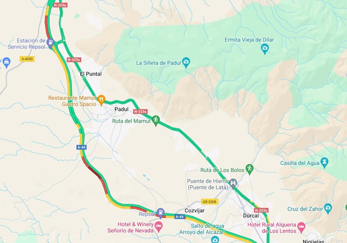 Convestón del tráfico en la A-44.