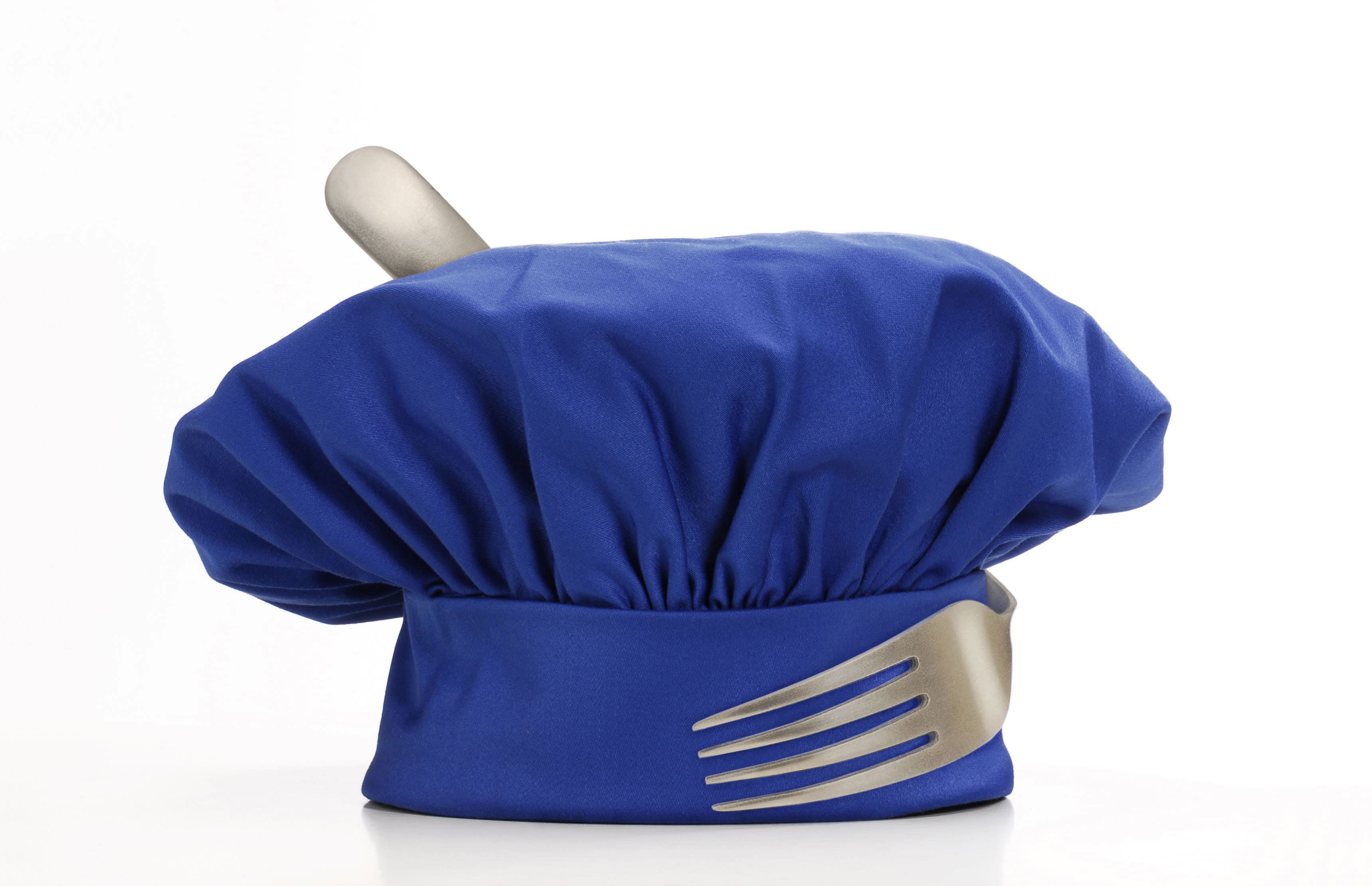 Un gorro de chef con un tenedor.