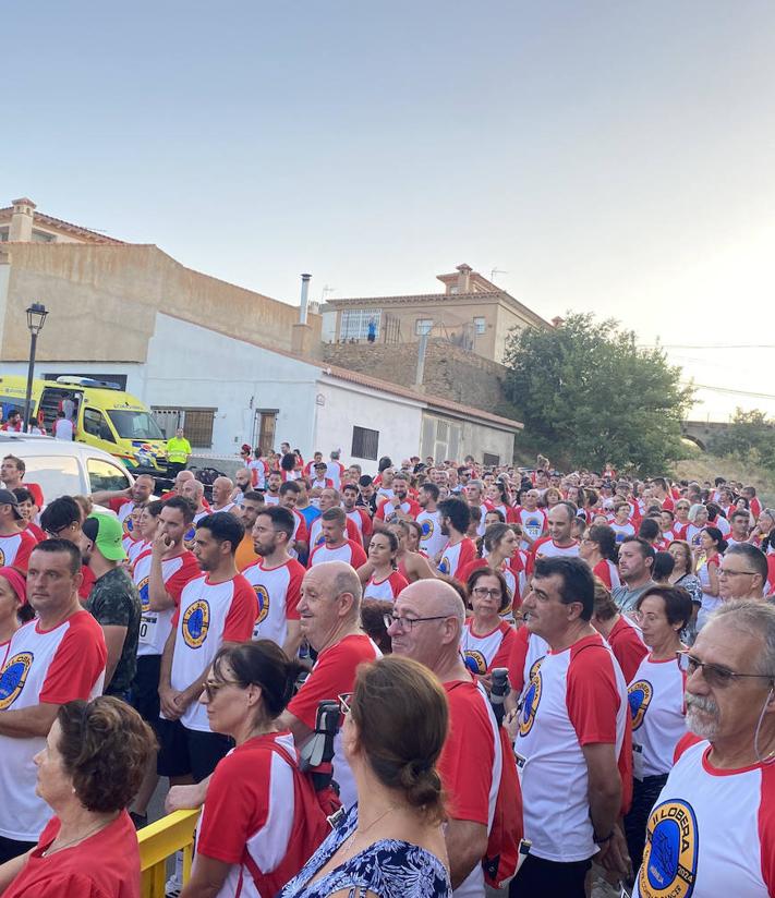 Imagen secundaria 2 - Huéneja se vuelca contra el cáncer infantil