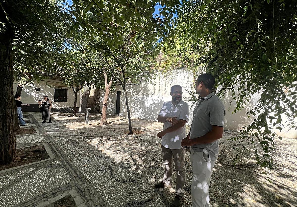 El PSOE exige la reposición de los bancos de la placeta de Santa Inés Alta en el Albaicín