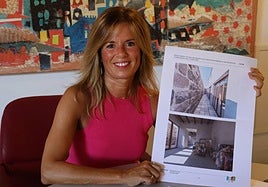 La concejala de Urbanismo y Obras, María del Carmen García, muestra el proyecto.
