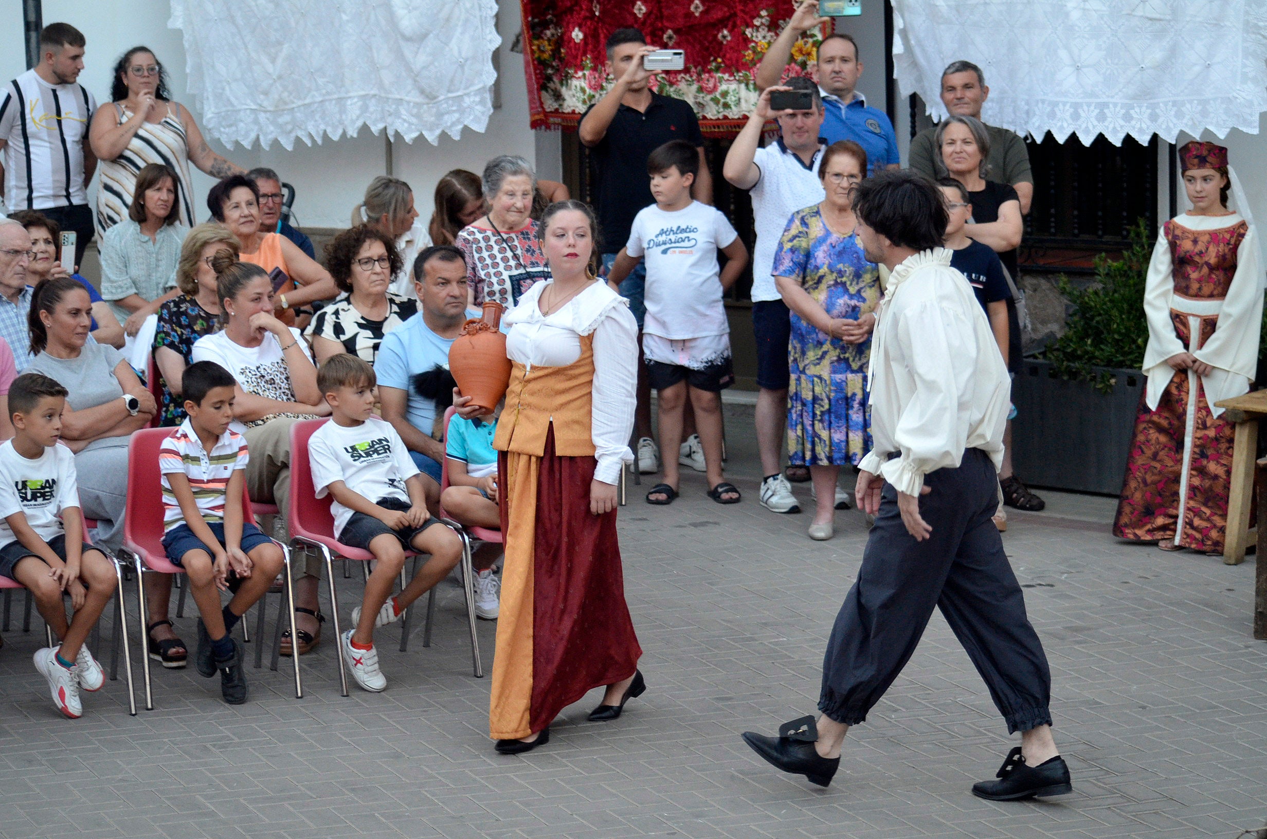 La leyenda del monstruo de un pueblo de Granada que lo llena de color