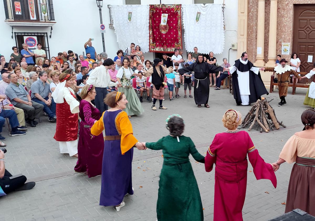 La leyenda del monstruo de un pueblo de Granada que lo llena de color