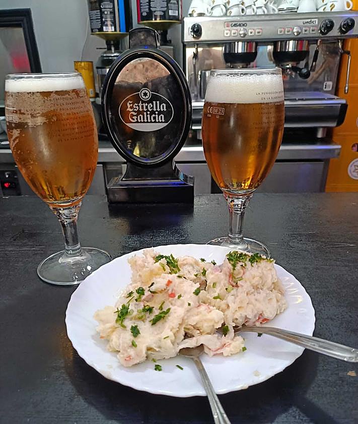 Imagen secundaria 2 - «Pesan más de un kilo»: este bar de Granada lanza unas hamburguesas XXL inéditas