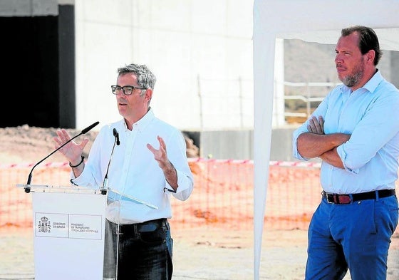 El ministro de la Presidencia, Félix Bolaños, ayer en Almería en la visita a las obras del AVE a Almería.