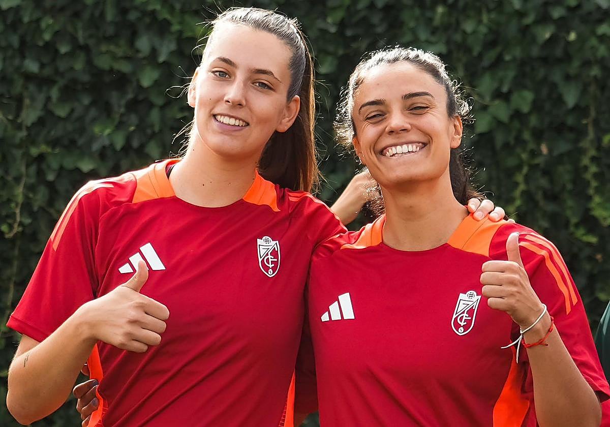 Andrea Gómez y Marta Carrasco, sonrientes antes de un entrenamiento.