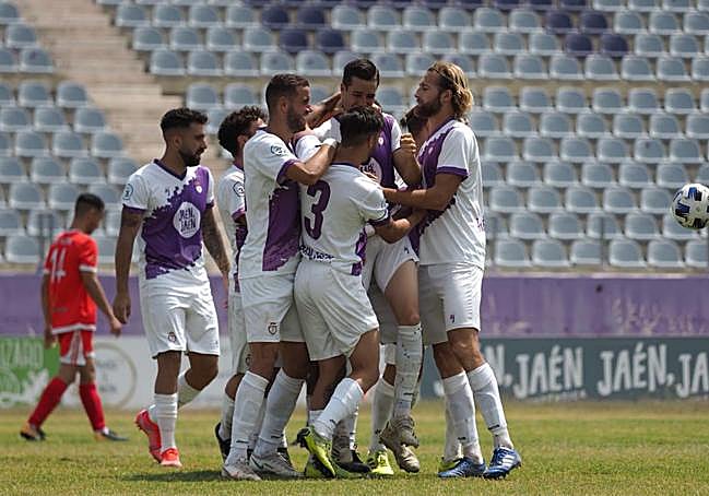 Montiel celebra un tanto con el Real Jaén
