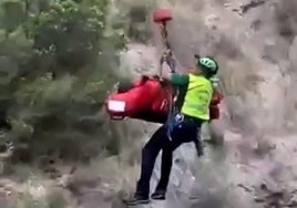 Un momento del delicado rescate.