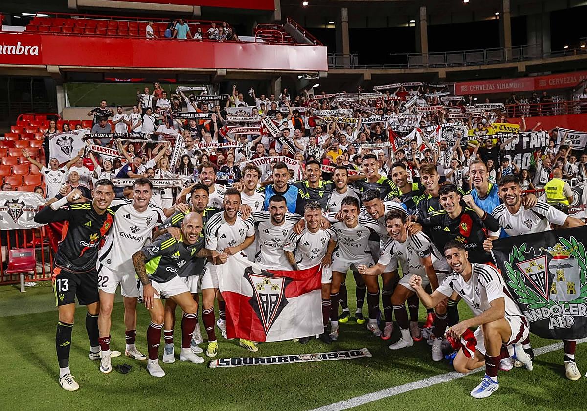 Celebración del Albacete en Los Cármenes.