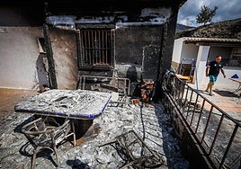 Cortijo arrasado por las llamas