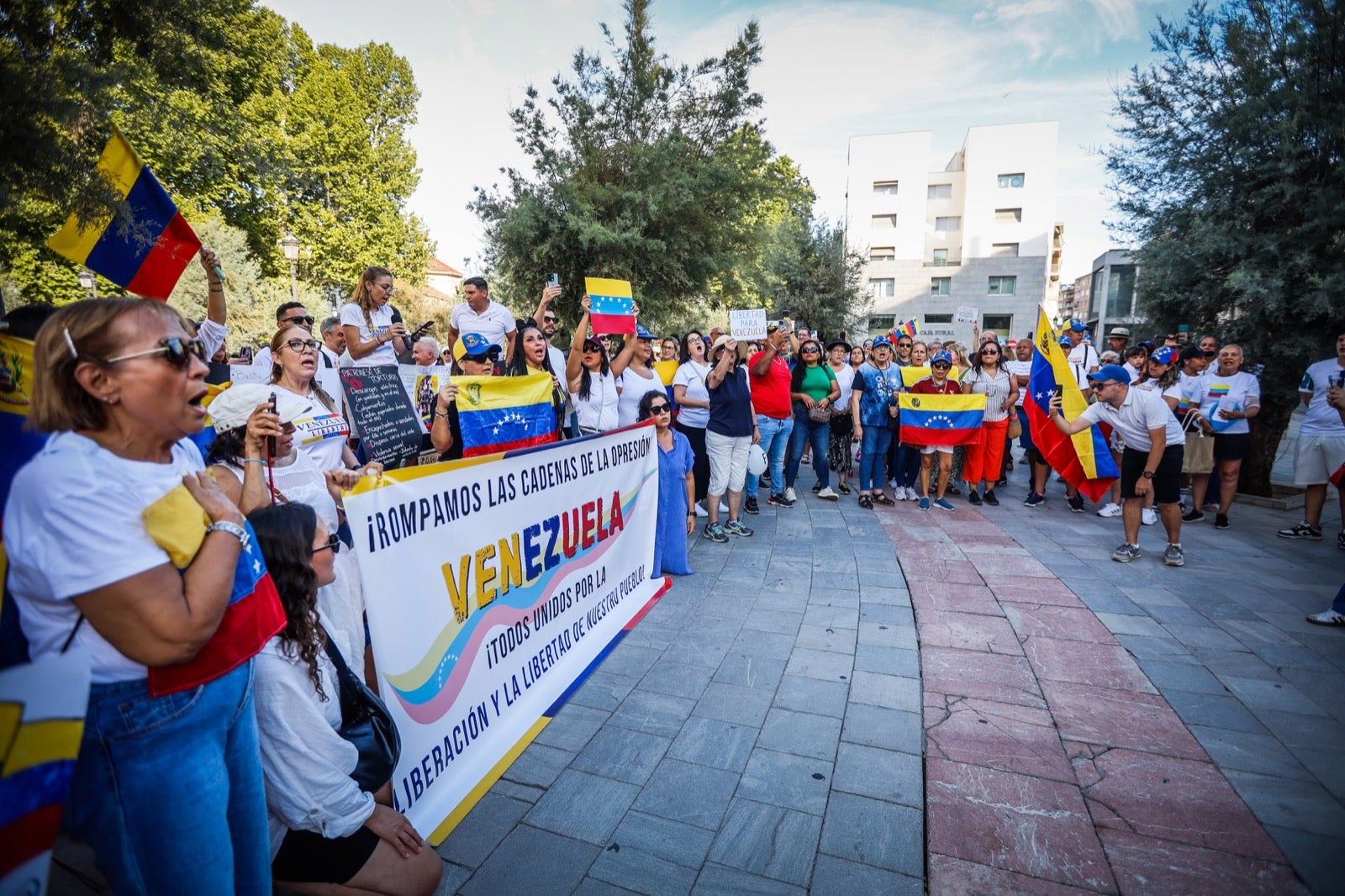 Granada se suma a la protesta mundial en apoyo a Venezuela