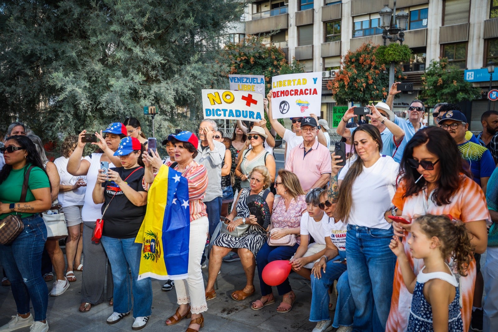 Granada se suma a la protesta mundial en apoyo a Venezuela