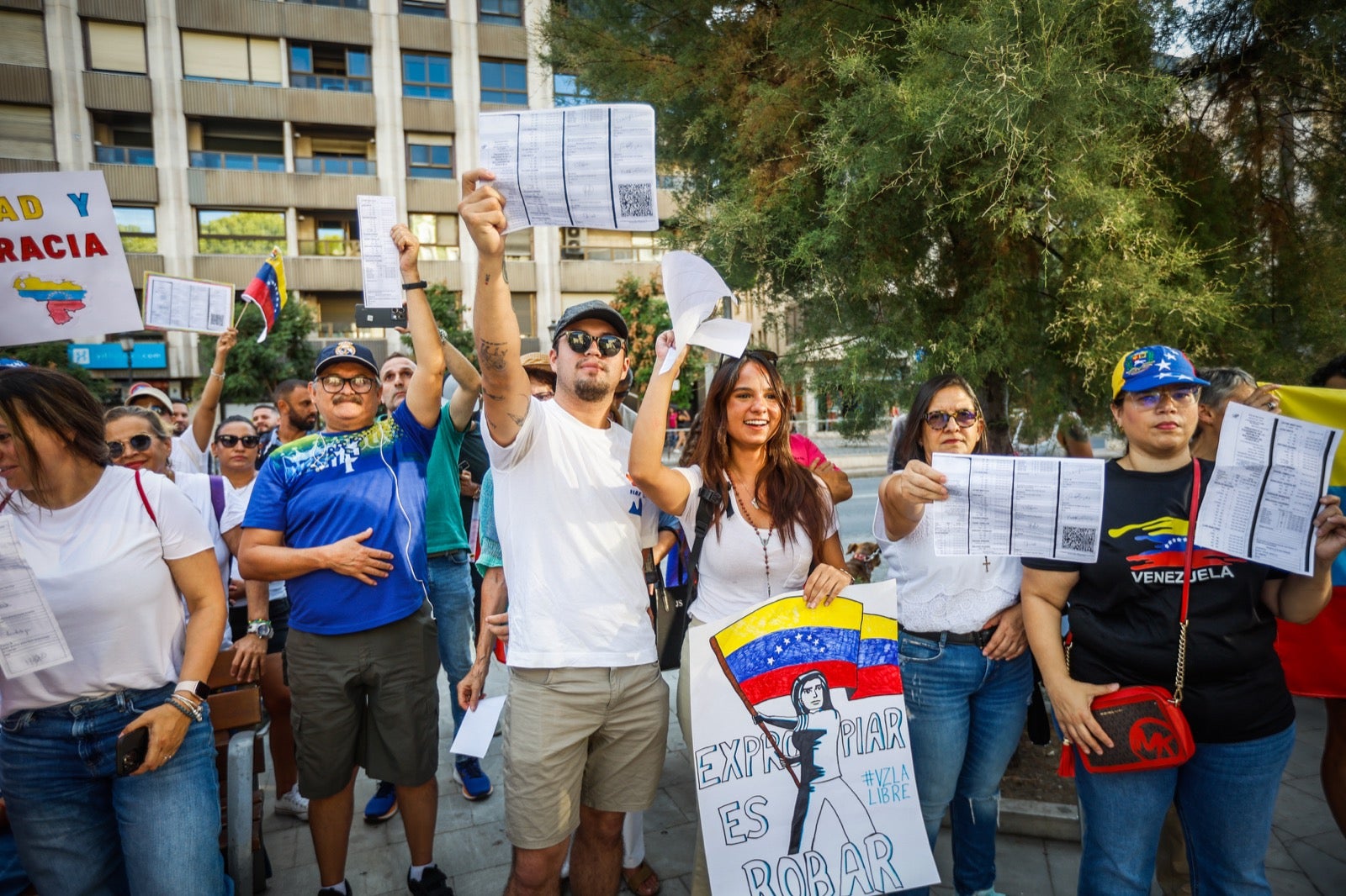 Granada se suma a la protesta mundial en apoyo a Venezuela