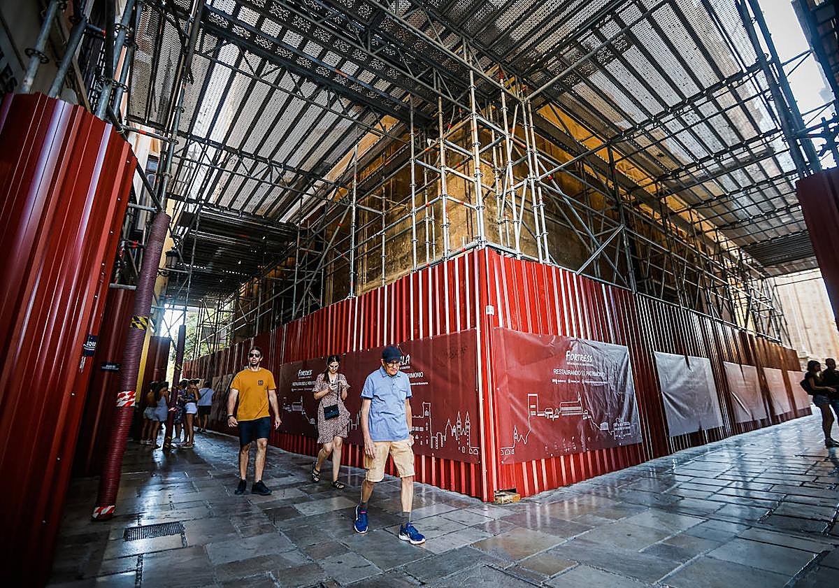 Imagen principal - Andamio de la torre de la Catedral. 