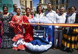 Corte de cinta que inaugura la Feria de Mediodía de Almería.