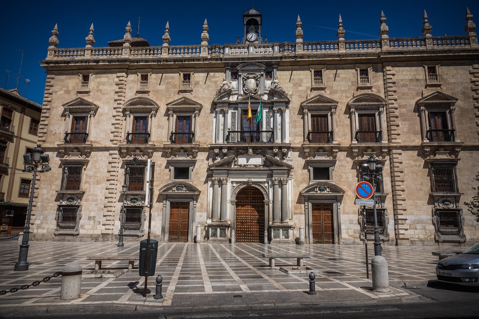 Granada se queda completamente desierta