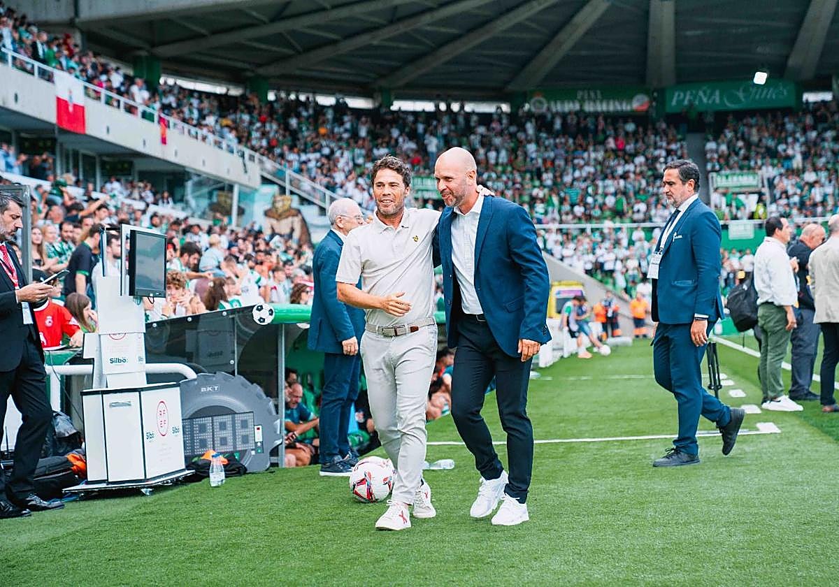 Rubi saludando a José Alberto antes del partido
