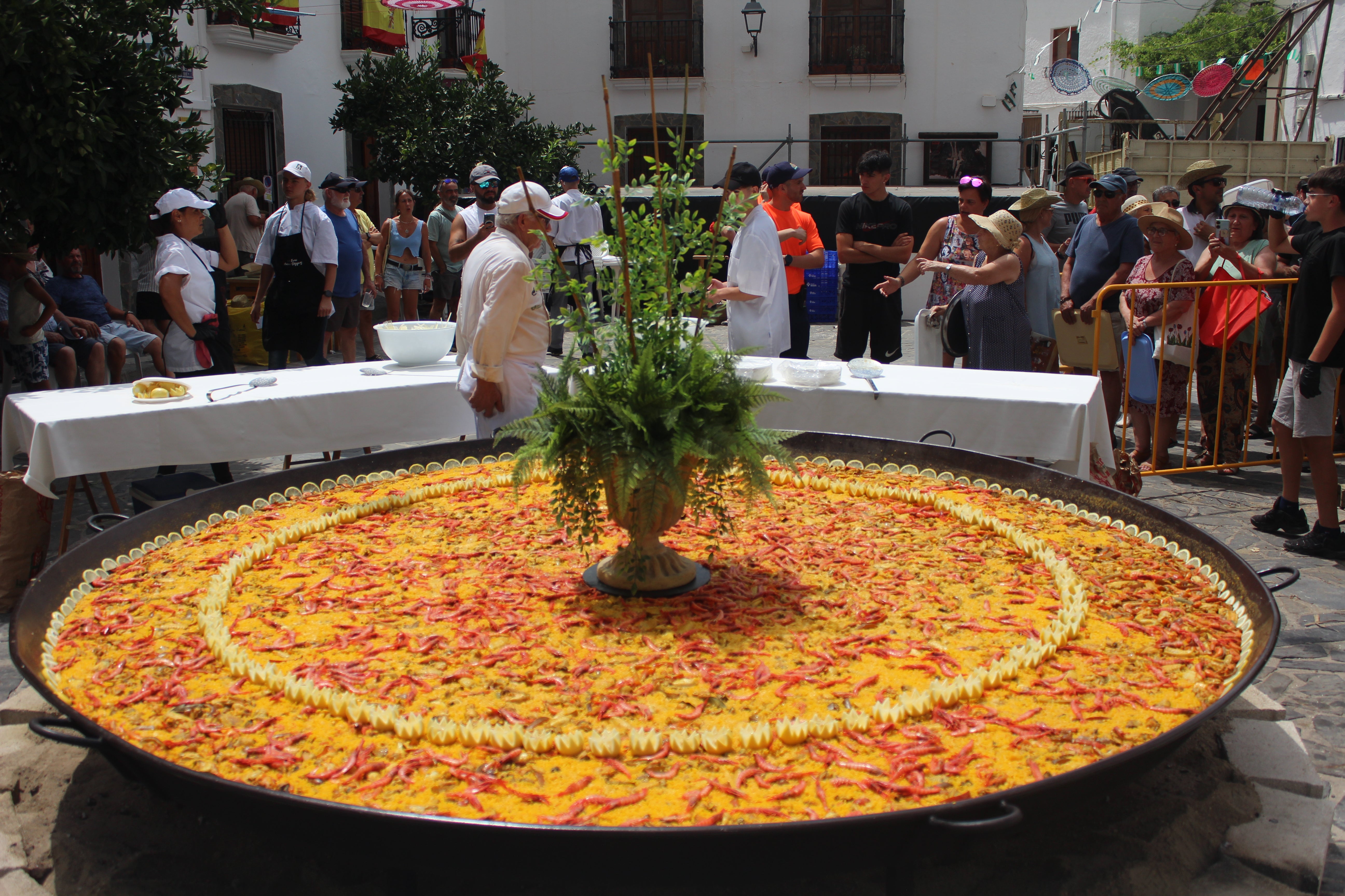 Una gran paella para las Fiestas Patronales de Velefique