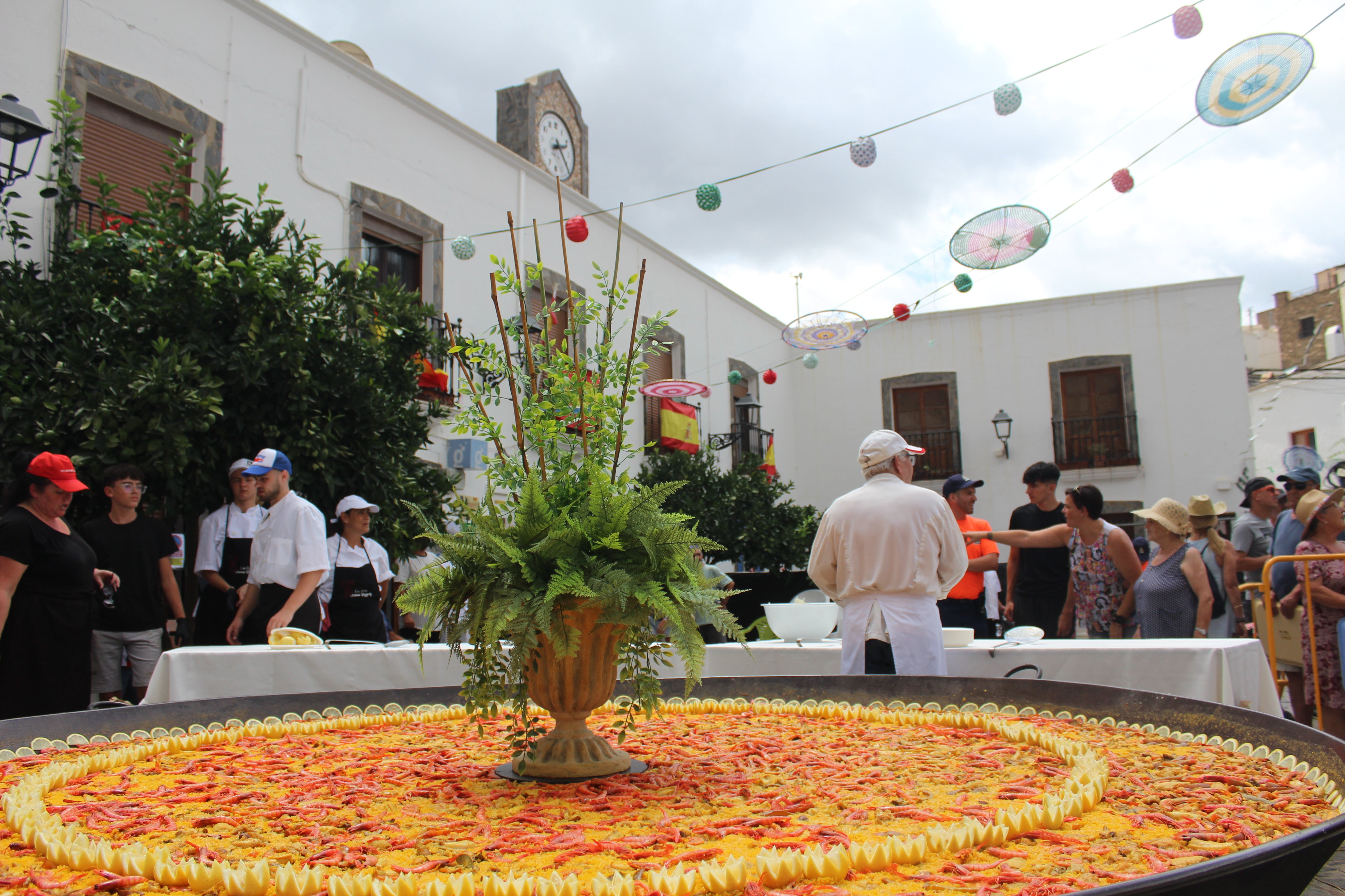 Una gran paella para las Fiestas Patronales de Velefique