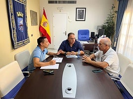 El alcalde de Almuñécar, Juan José Ruíz Joya, en la reunión.