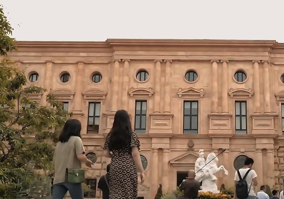 Réplica del Palacio de Carlos V en China.