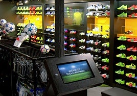 Una de las tiendas de Fútbol Emotion en España.