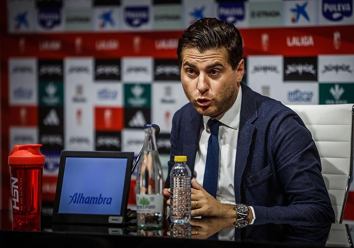 Matteo Tognozzi comparece durante la presentación de Siren Diao y Manu Lama.