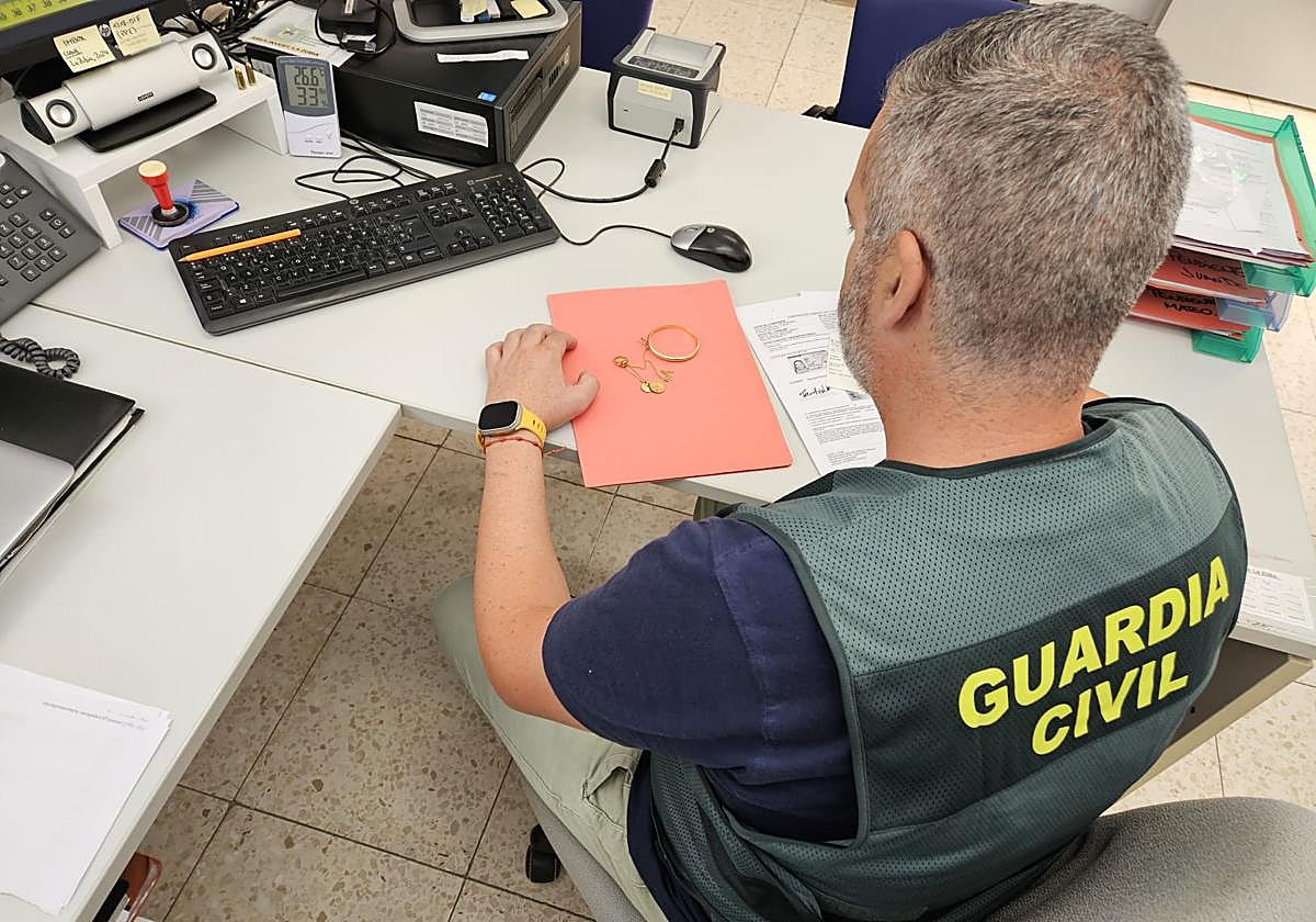 Joyas intervenidas por la Guardia Civil.