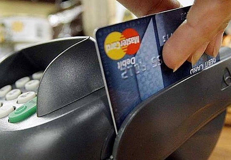 Peligro por la clonación de taretas de crédito.