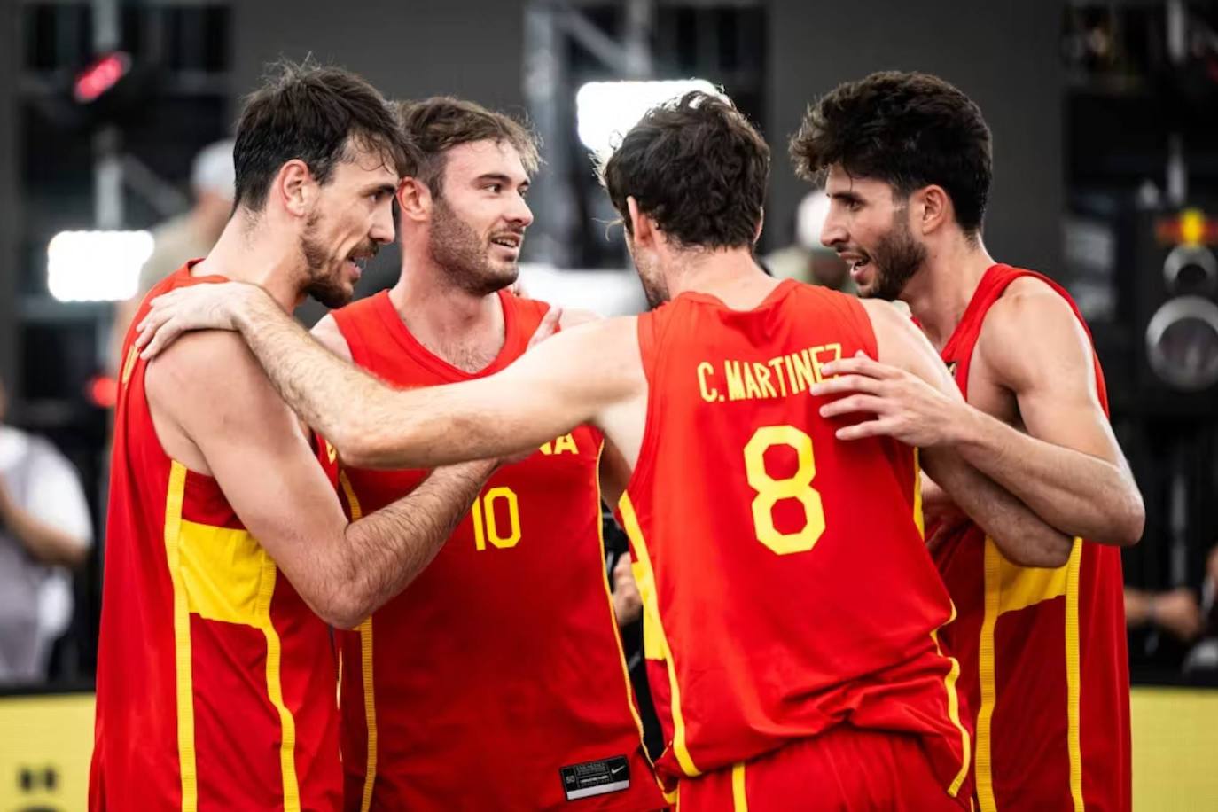 Iván Aurrecoechea, a la izquierda, con el equipo español 3x3.