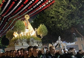 Un momento de la procesión de la Patrona por el Paseo de Almería