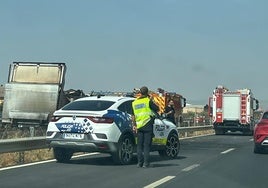 Camión quemado en Moraleda de Zafayona.