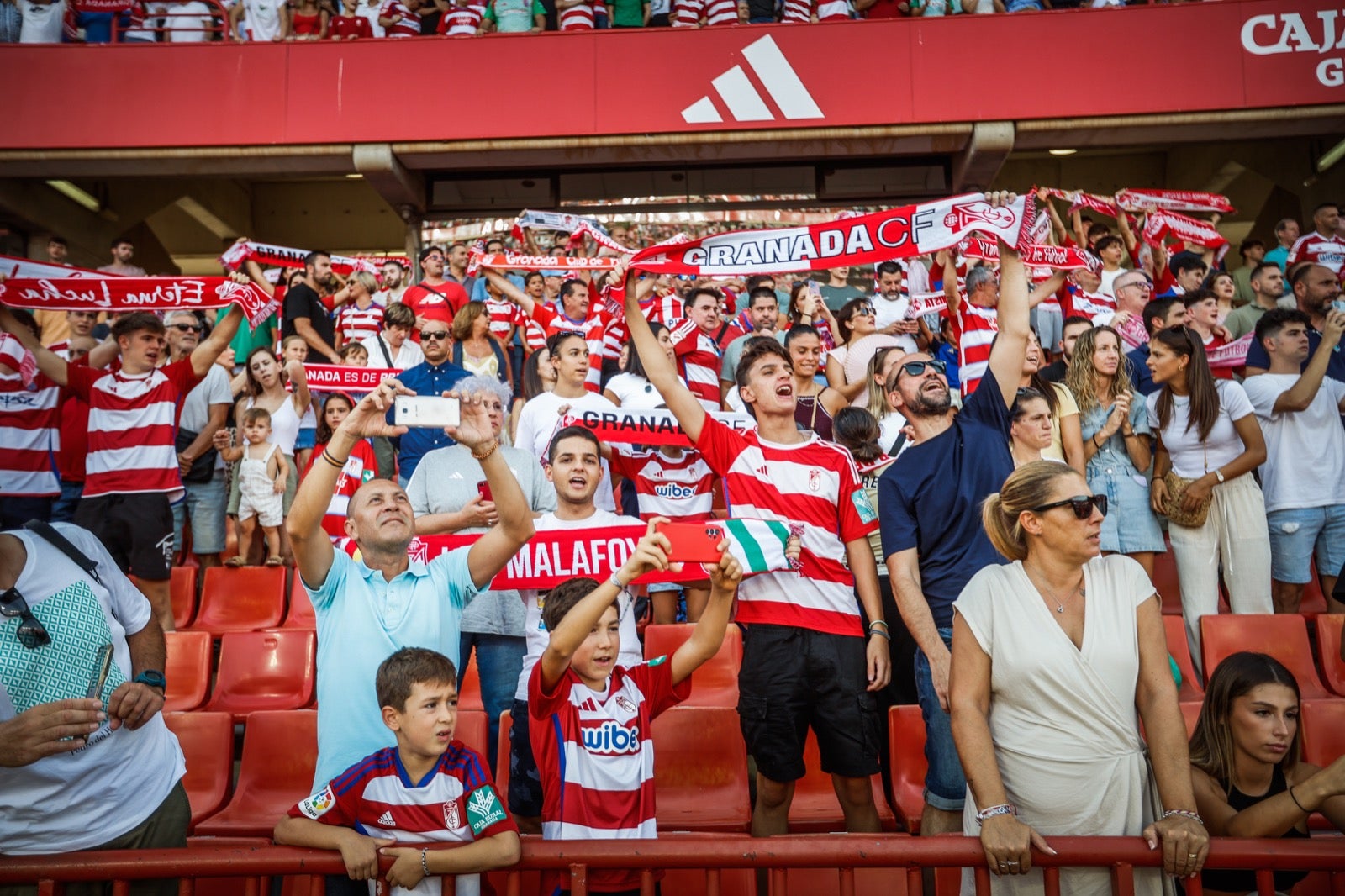 Las mejores imágenes del partido entre Granada y Huesca