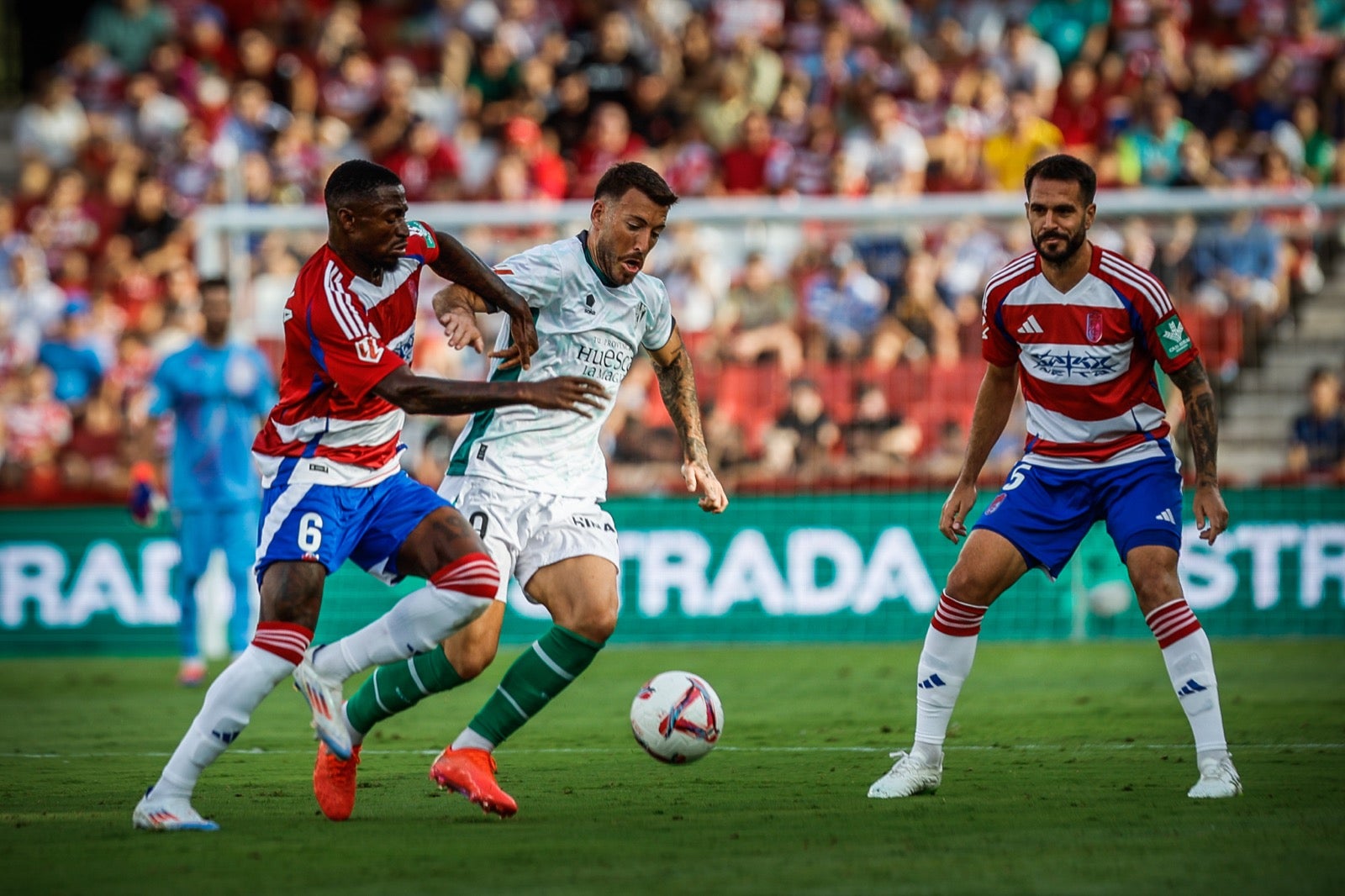 Las mejores imágenes del partido entre Granada y Huesca