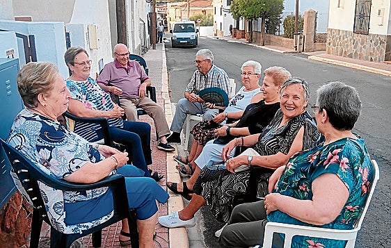 En estas tertulias, donde se reúnen en torno a doce persona, no se utilizan móviles.
