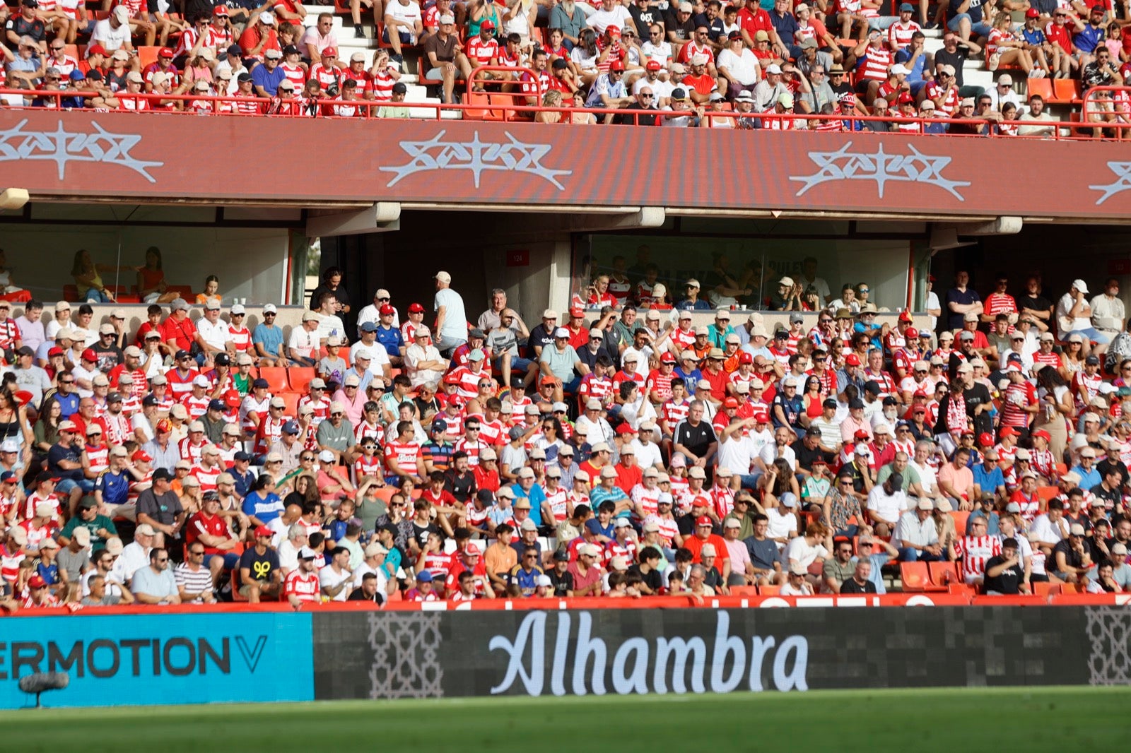 ¿Has ido a animar al Granada a Los Cármenes? Búscate en la grada