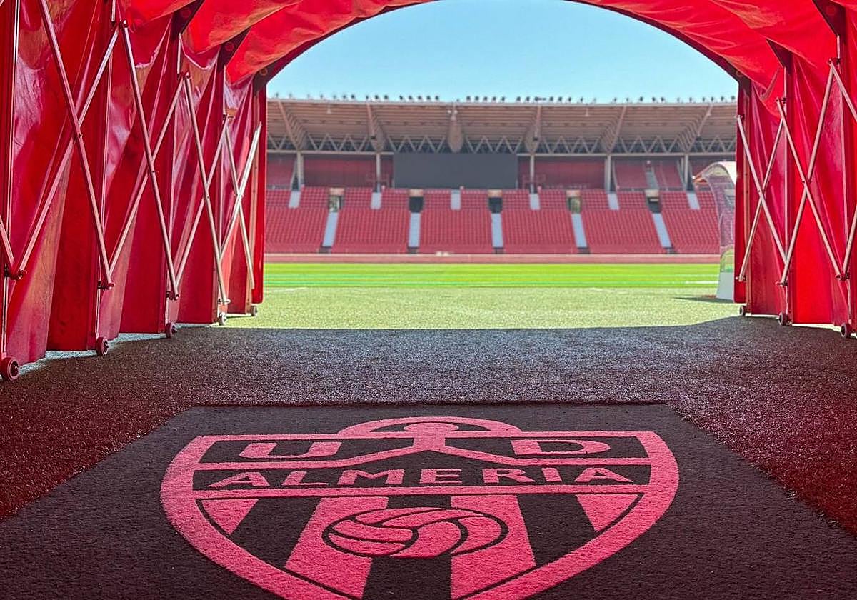 El UD Almería Stadium espera al Almería salir del túnel.