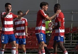 Jugadores del filial en un amistoso de pretemporada.