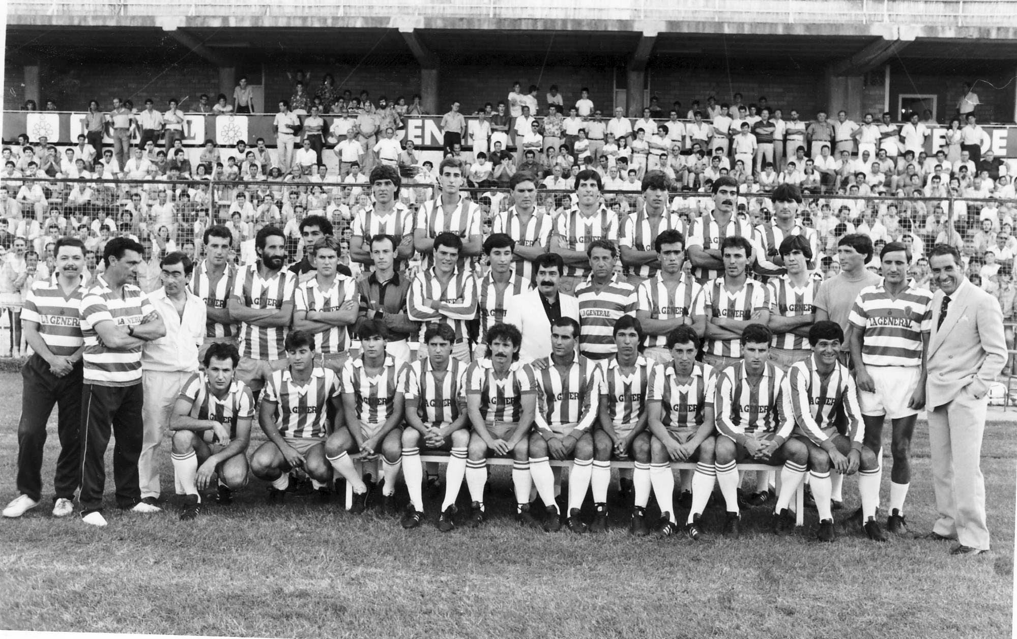 Presentación del Granada CF para la temporada 1986/1987 en la que el equipo jugó en Segunda División con Joaquín Peiró como entrenador. Entre los jugadores, Lina, Castellanos o Choya